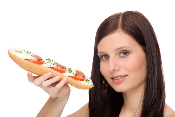 Hälsosam livsstil - kvinna njuta av caprese smörgås — Stockfoto