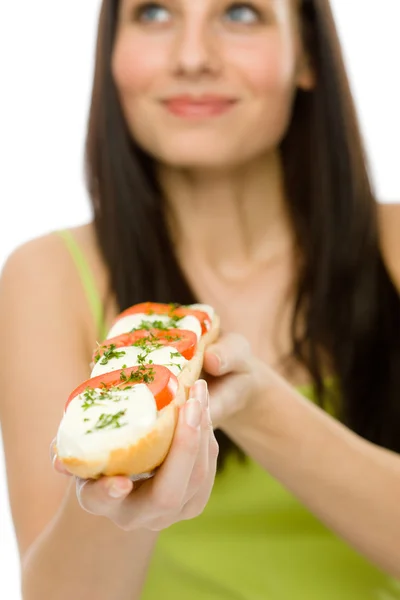Egészséges életmód - nő élvezni caprese szendvics — Stock Fotó