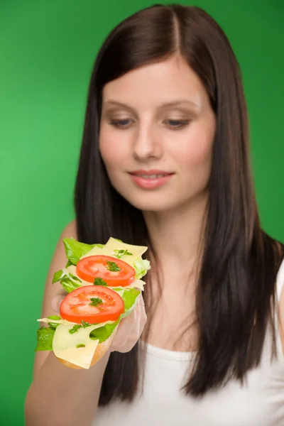 Egészséges életmód - nő élvezni sajtos szendvics — Stock Fotó
