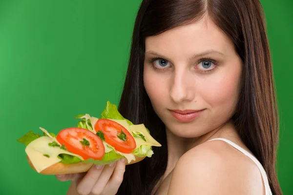 Hälsosam livsstil - kvinna njuta ostsmörgås — Stockfoto