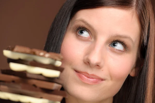 Chocolate - retrato jovem mulher saudável — Fotografia de Stock
