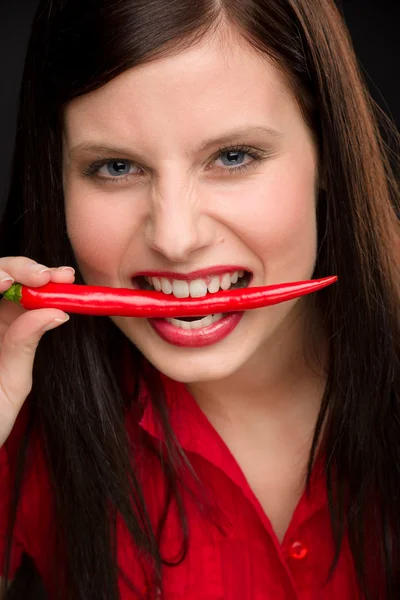 Pimenta de pimentão - retrato jovem mulher vermelha condimentada — Fotografia de Stock