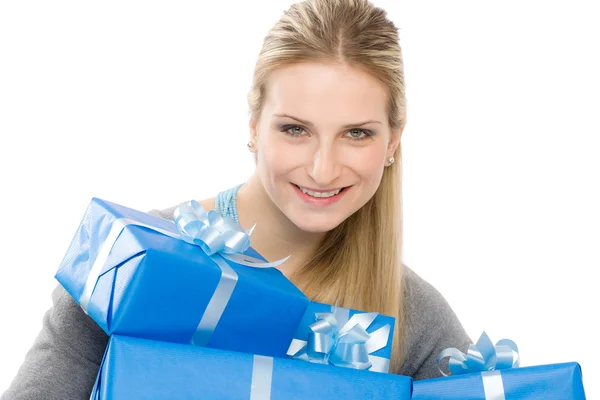 Geschenk macht Frau glücklich — Stockfoto