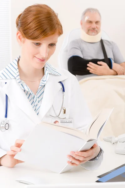 Doctor office - female physician book computer — Stockfoto