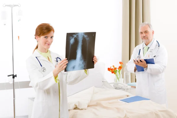 Medical team - portrait doctor x-ray hospital — Stock Photo, Image
