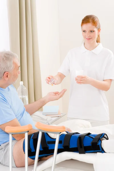 Hospital - female nurse give pill to patient — Stock Photo, Image
