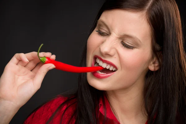 Papryka chili - portret młodej kobiety czerwony pikantny Zdjęcie Stockowe