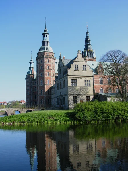 Frederiksborg замок в Hellerod, Данія — стокове фото