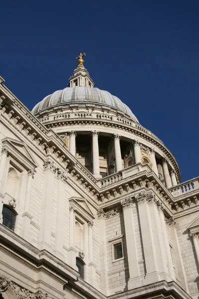 Koepel van de kathedraal van St Paul de in Londen — Stockfoto