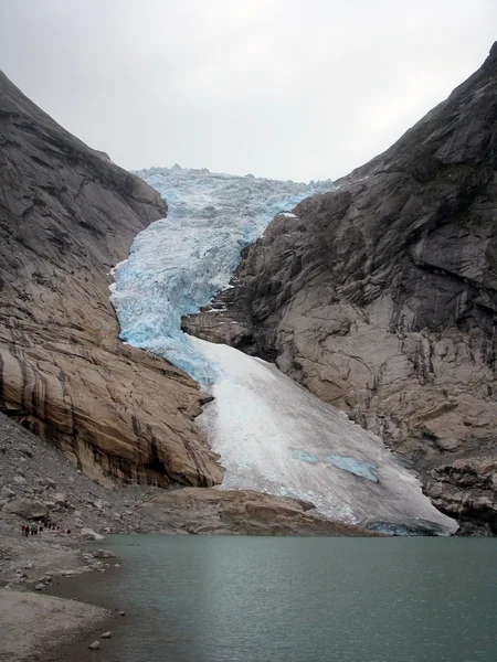 Briksdalsbreen glaciär i Norge — Stockfoto