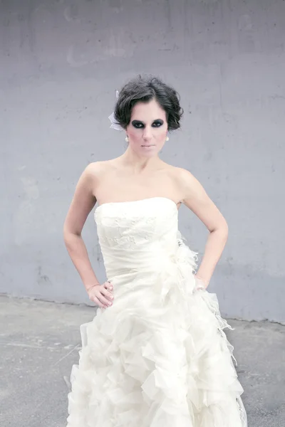 Seksuele meisje model in een trouwjurk — Stockfoto