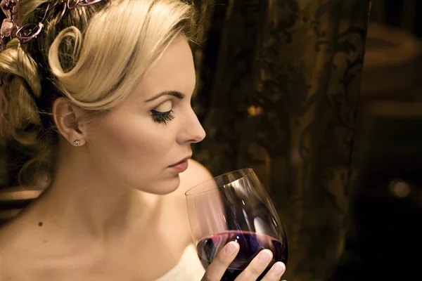 Beautiful young lady drinking red wine — Stock Photo, Image
