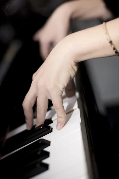 Playing piano — Stock Photo, Image