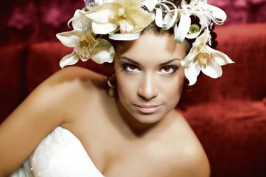 mujer joven con una mirada erótica