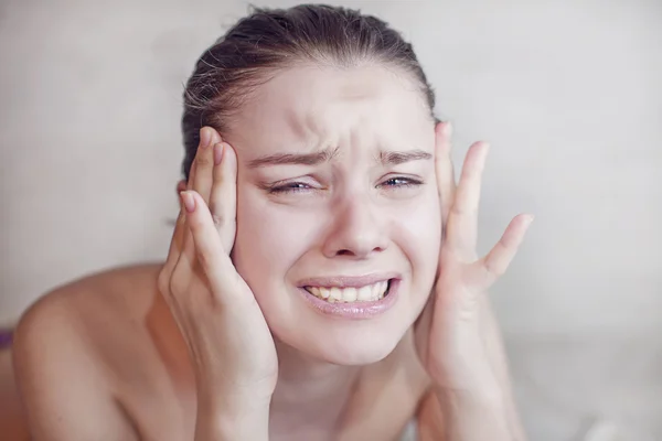 強い片頭痛を持つ女性 — ストック写真