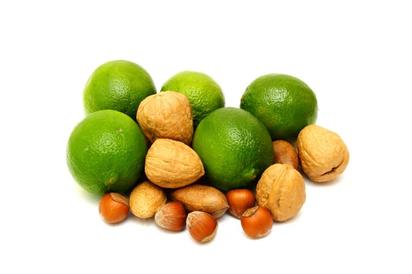 Zelené laime s ořechy — Stock fotografie