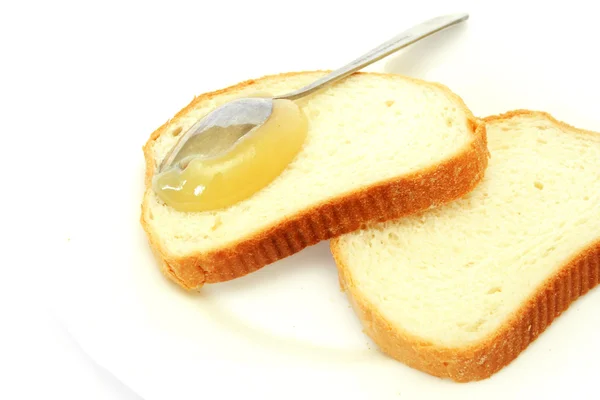 Bílý chléb medem — Stock fotografie