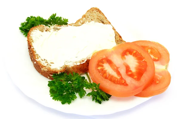 Snídaně s chlebem, rajčaty a petrželkou — Stock fotografie