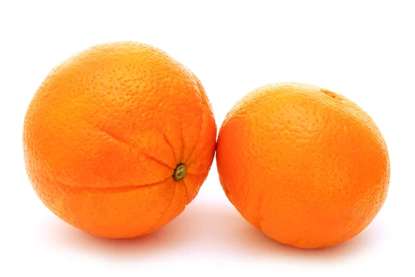 Duas laranjas frescas — Fotografia de Stock