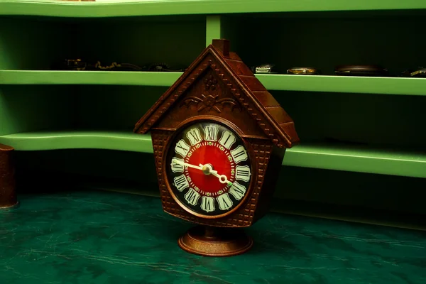 Relógio de alarme de madeira velho — Fotografia de Stock