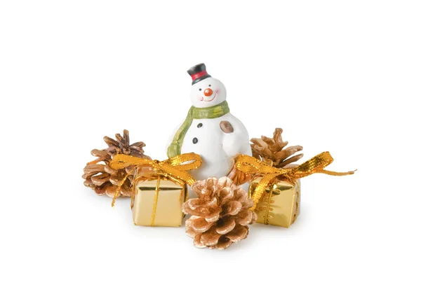Boneco de neve estatueta com presentes — Fotografia de Stock