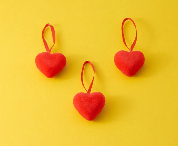 Die Drei Herzen Auf Gelbem Hintergrund — Stockfoto
