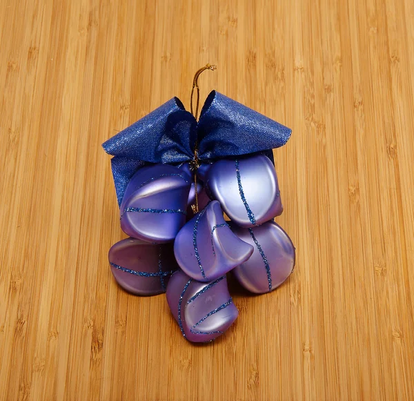 紫のガラス ペンダント — ストック写真