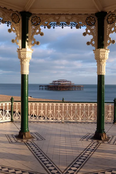 Anglie molo Brighton pódia — Stock fotografie