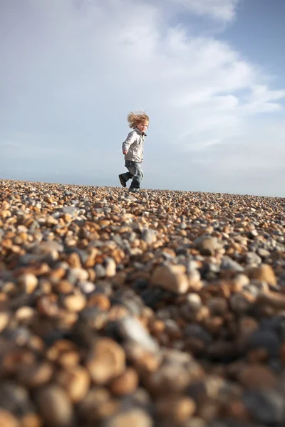 Niño corriendo playa libertad —  Fotos de Stock
