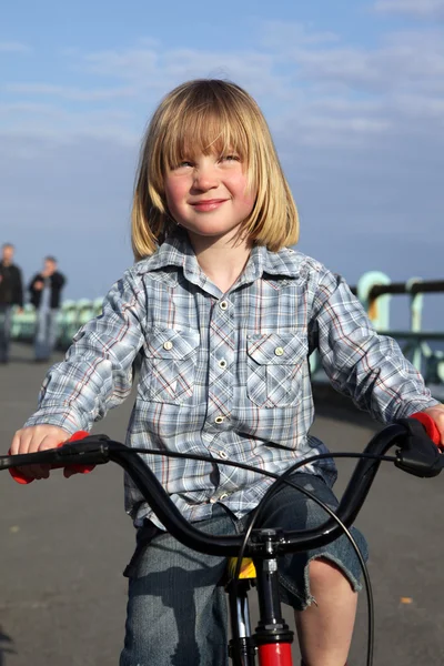 Chico, niño, bicicleta, ciclismo, cabalgando, al aire libre, paseo, bicicleta, niño, ocio , —  Fotos de Stock