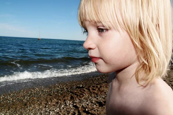 Vacaciones infantiles junto al mar — Foto de Stock