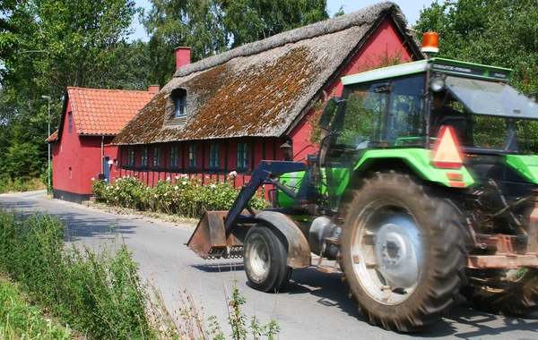 Traktor domek — Stock fotografie