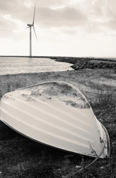 Wind turbine fishing boat water — Stock Photo, Image