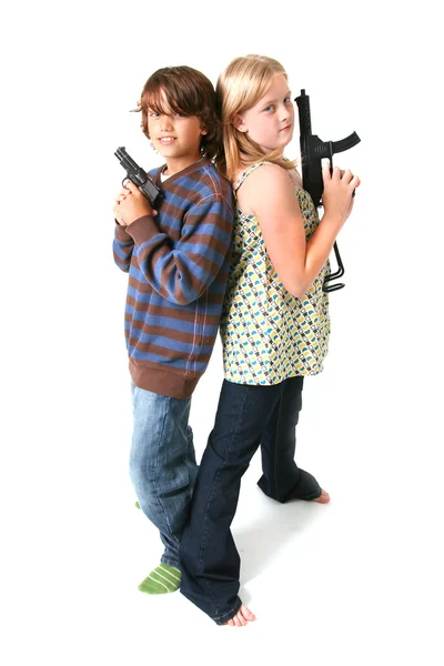 Barn med pistol brott — Stockfoto