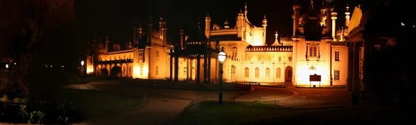 Pavillon royal de Brighton la nuit — Photo