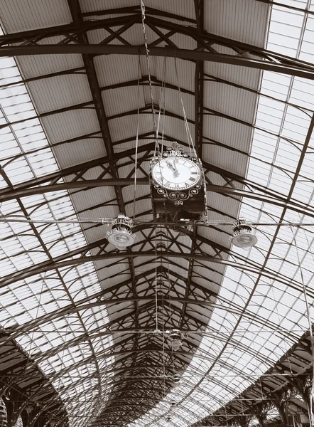 Arquitectura techo o techo Brighton estacion de tren —  Fotos de Stock