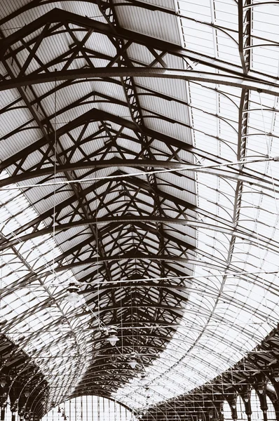 Arquitetura telhado ou teto estação ferroviária de Brighton — Fotografia de Stock
