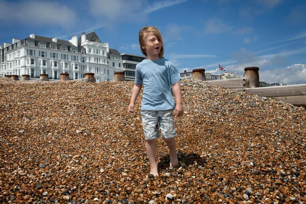 Παιδί στη θάλασσα διακοπές στην παραλία — Φωτογραφία Αρχείου