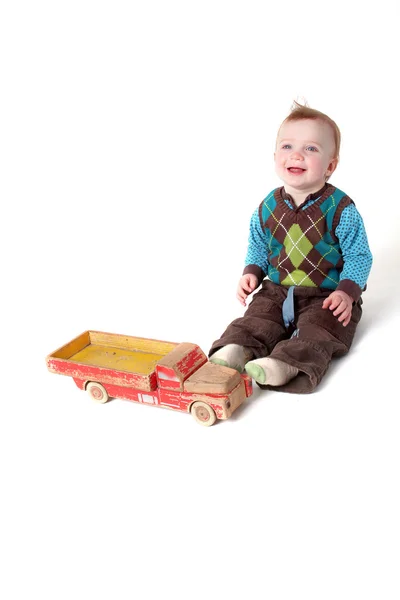Dziecko Zabawka Drewniana Ciężarówka Białym Tle Maluch Góry Zbiornika Pojazdu — Zdjęcie stockowe