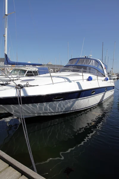 Yacht Sailboat Harbor Luxury Boat Water Moored Ropes — 스톡 사진