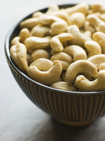 Fat med rostade cashewnötter — Stockfoto
