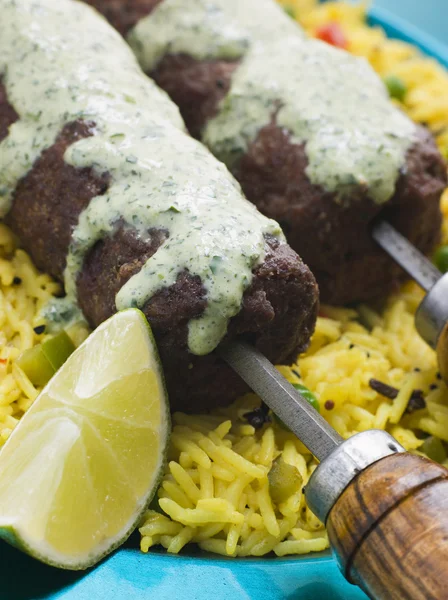 Teller Mit Lammminze Und Knoblauch Sheesh Kebab Mit Pilau Reis — Stockfoto