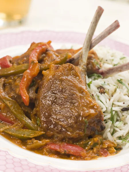 Lamb Cutlet Jalfrezi with Fragrant Pilau and Indian Beer — Stock Photo, Image
