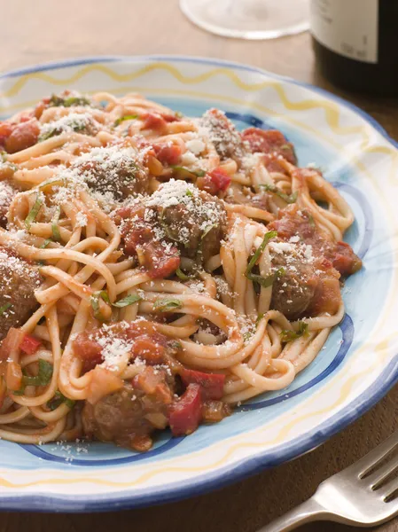 Talíř Špagetových Masových Kuliček Rajčatové Omáčce Parmezánem — Stock fotografie