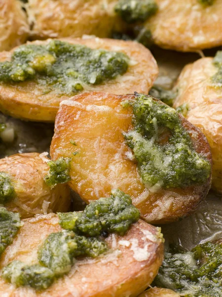 Baby Potatoes roasted with Pesto — Stock Photo, Image