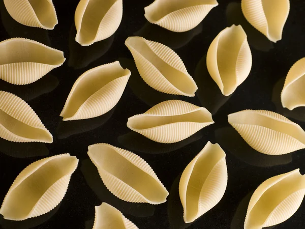 Крупный План Conchiglioni Pasta Shell — стоковое фото