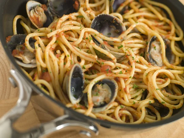 Närbild Spaghetti Vongole Stekpanna — Stockfoto