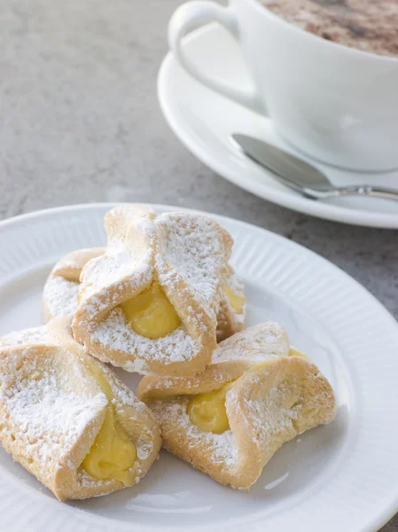 Plate Bauletti Lemon Biscuits Cappucino — Stock Photo, Image