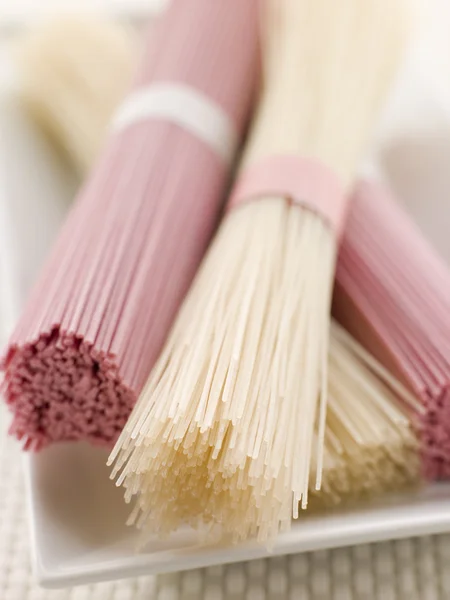 Étel Clear Pink Szárított Emad Tészta Csomókba Kötve — Stock Fotó