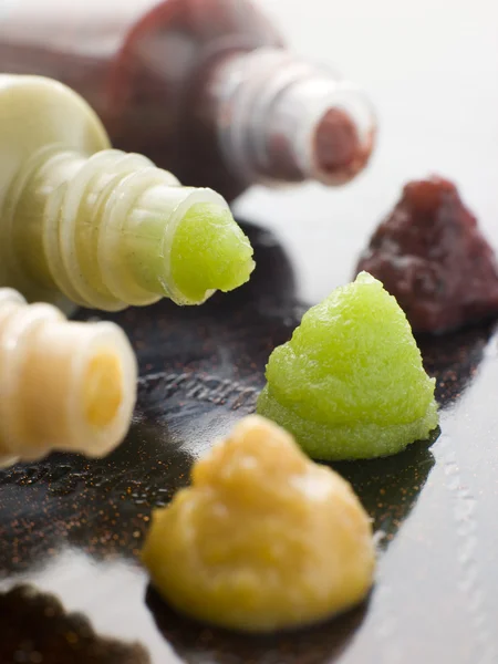 Trzech japońskich sosów wasabi musztarda i śliwka — Zdjęcie stockowe